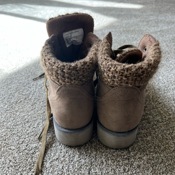 Super cute Lukees  boots by Muk Luks - Picture 5 of 7